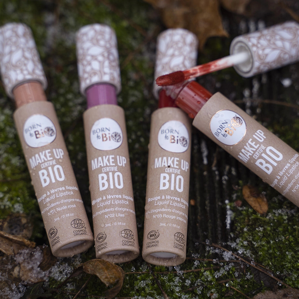 Exprimez votre style naturellement avec les rouges à lèvres liquides Born to Bio. Des teintes vibrantes et élégantes, comme le rouge intense, le cerise gourmand, le lilas délicat et le nude rosé subtil, s’associent à une formule confortable et longue tenue. Sublimez vos lèvres tout en respectant votre nature.