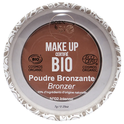 Pour un bronzage naturel et glowy, optez pour la Poudre Bronzante Bio Born to Bio. Sa texture ultra-légère se fond parfaitement à la peau et apporte un éclat doré délicat, comme après une journée au soleil. Son effet modulable vous permet de personnaliser votre bronzage pour un résultat lumineux, tout en respectant la nature de votre peau. 