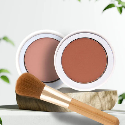 Le Bronzer Naturel Bio Born to Bio est l'allié idéal pour obtenir un teint doré et lumineux, comme après une journée au soleil. Sa texture ultra-fine et modulable permet d'intensifier l'effet bronzé selon vos envies, tout en respectant la sensibilité de votre peau grâce à sa composition 100% bio. Pour un maquillage naturel et lumineux ! 